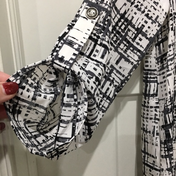 Lush V-Neck geo Print roll sleeve blouse - Picture 3 of 8